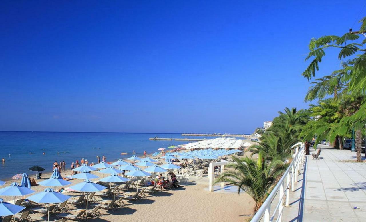 Sea Star Apartments Kallikratia Nea Kallikrateia Экстерьер фото